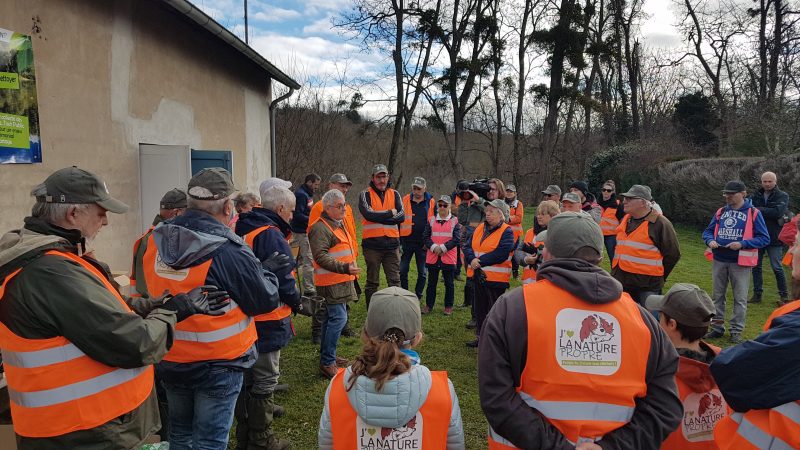 Rassemblement à hauterives pour la journée de ramassage de déchets : J'aime la nature propre